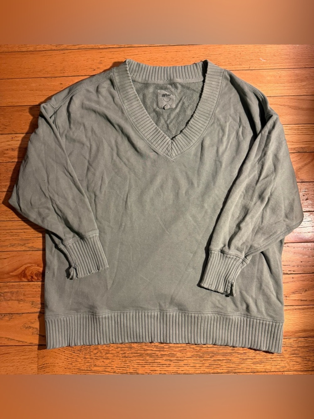 aerie women’s m Olive V-Neck Sweatshirt
